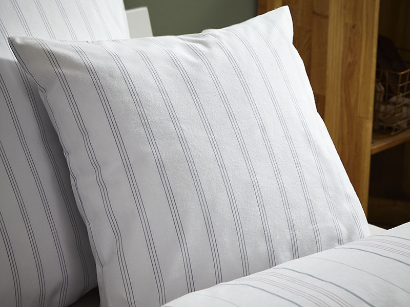 Bettwäsche Iridium light mit Streifen | 80x80, grauer Systemstreifen - Stück Bettwäsche Iridium light mit Streifen | 80x80, grauer Systemstreifen - Stück